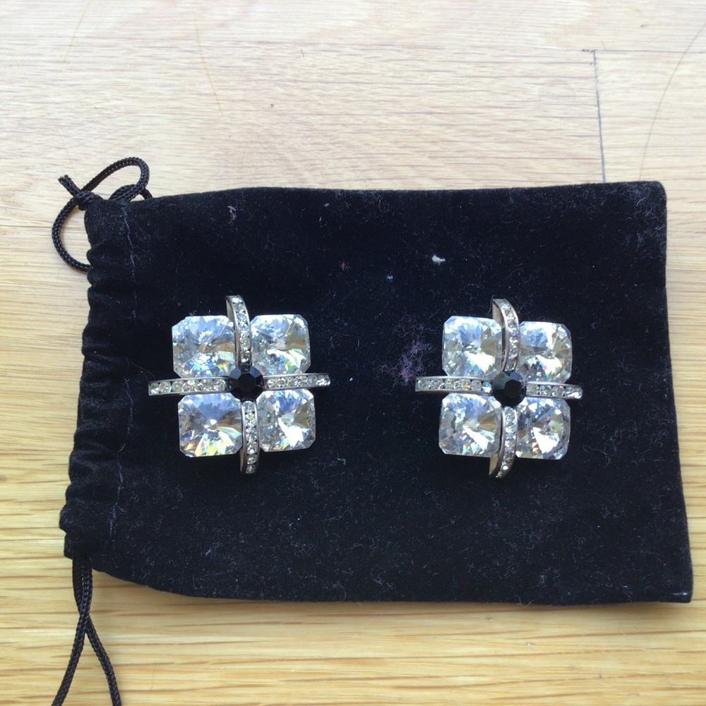 Square crystal earrings with smaller rhinestones and black center